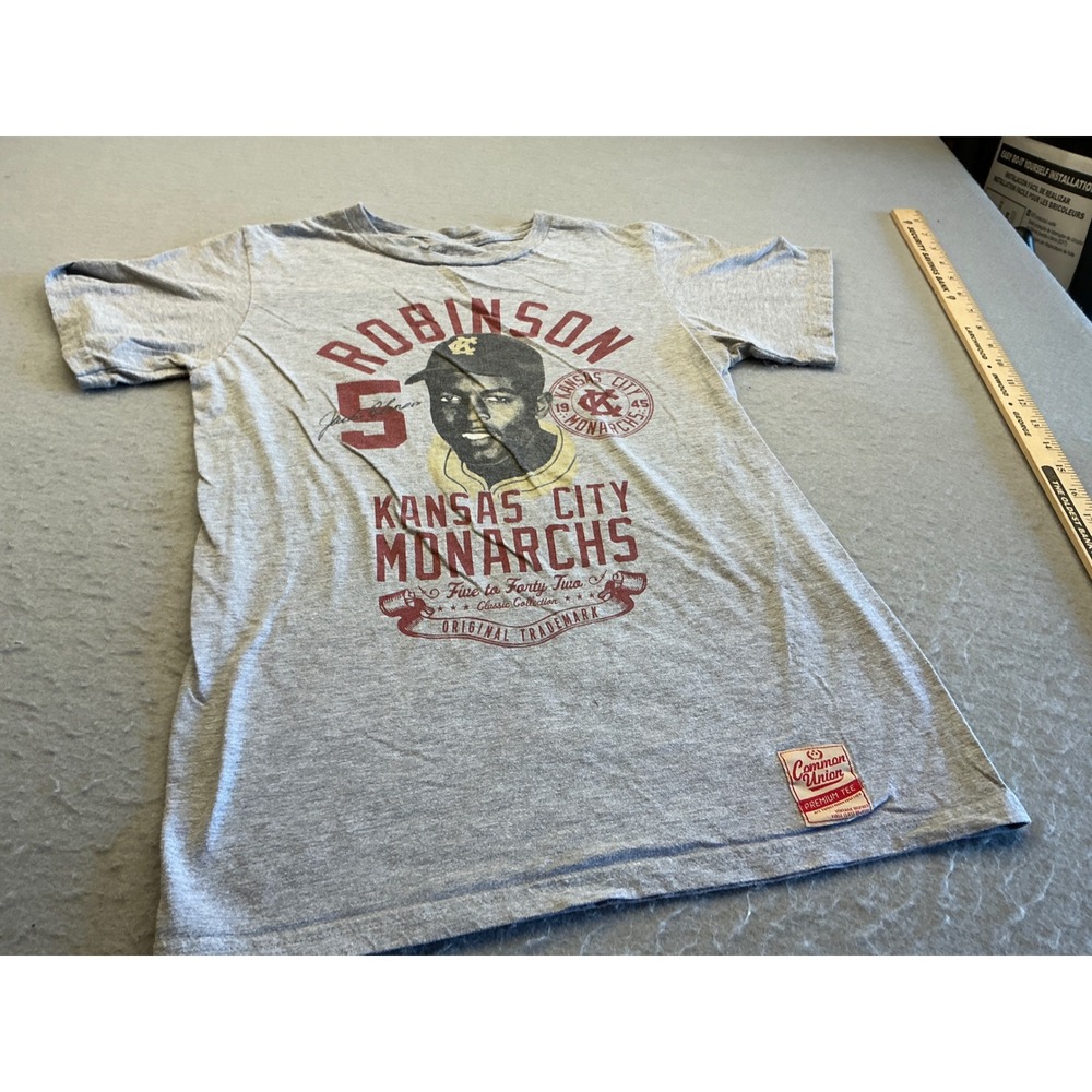 Common Union Jackie Robinson Kansas City Monarch Graphic Tee Small Grey Baseball